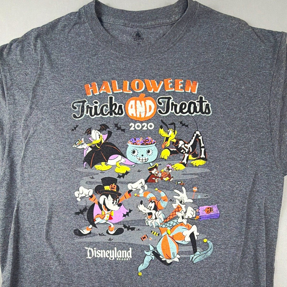 Disney Disneyland Halloween Tricks and Treats 2020 Gray Graphic T-Shirt XL